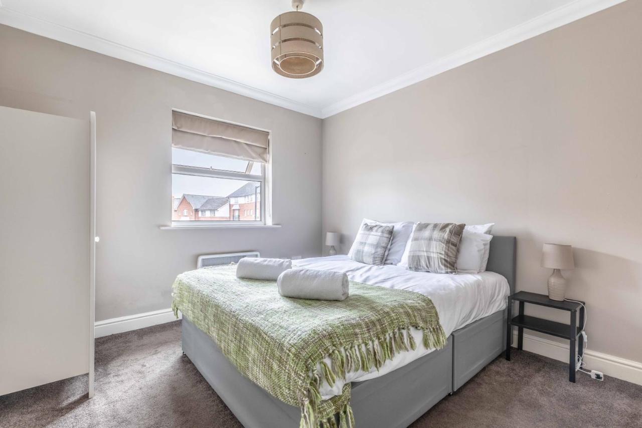 Cosy Central Windsor Apartment & Free Parking! Exterior photo