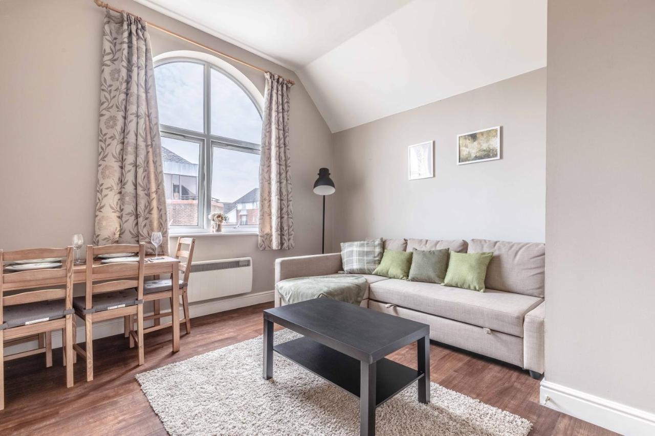 Cosy Central Windsor Apartment & Free Parking! Exterior photo